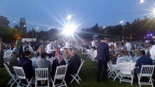 Erdoğan Ve Gül Tugayda Birlikte Iftar Yaptı