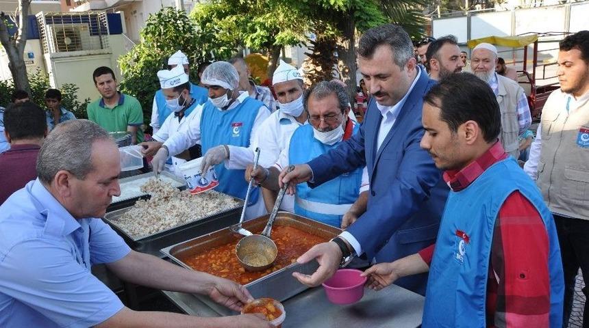 Beşir Derneğinden T&uuml;rk Ve Suriyeli İhtiya&ccedil; Sahiplerine İftar Yemeği