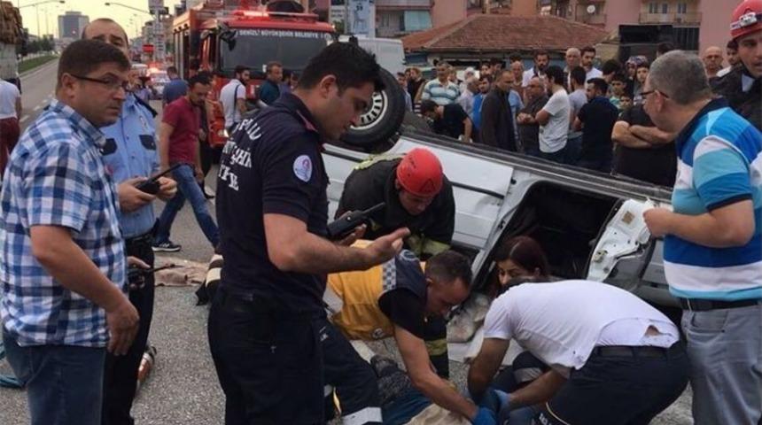 Kontrolden &Ccedil;ıkan Otomobil Yolda Takla Attı: 4 Yaralı