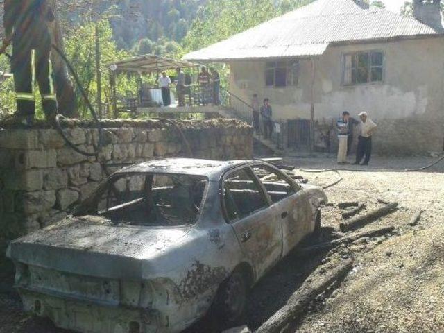 Andırın da Yangında Bir Otomobil Ve Ahır Kullanılmaz Hale Gledi 1