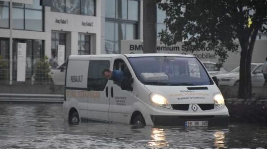 Yağmur Yağdı, Sokaklar G&ouml;le D&ouml;nd&uuml;