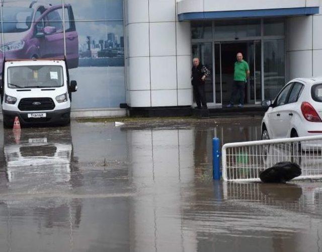 Yağmur Yağdı, Sokaklar Göle Döndü 3