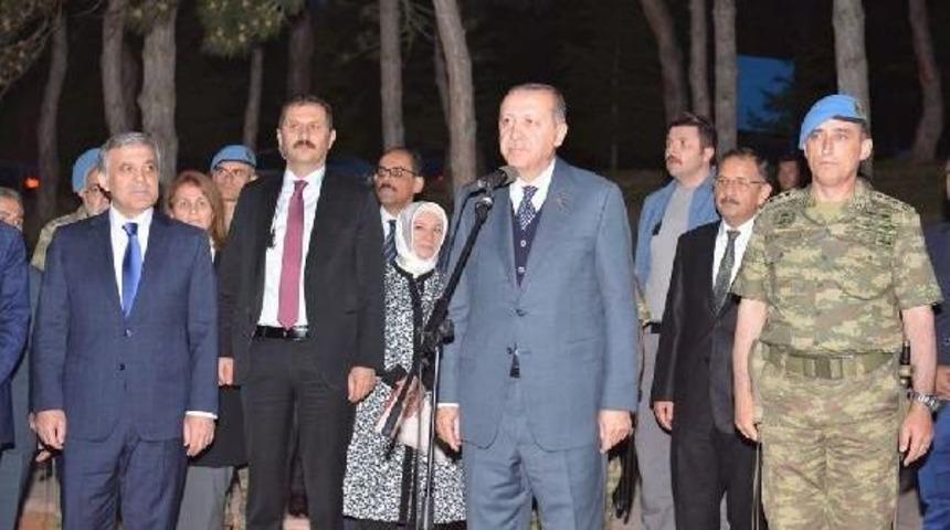 Erdoğan Ve G&uuml;l Tugayda Birlikte Iftar Yaptı (2)