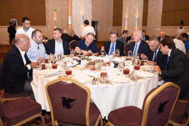 Tff Başkanı Demir&ouml;ren den Futbol Ailesine Iftar Yemeği 2