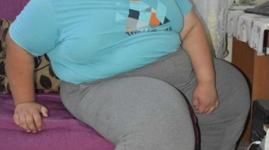 Obezite Hastalığı Olan &Ccedil;ocuk Tedavi I&ccedil;in Yardım Bekliyor