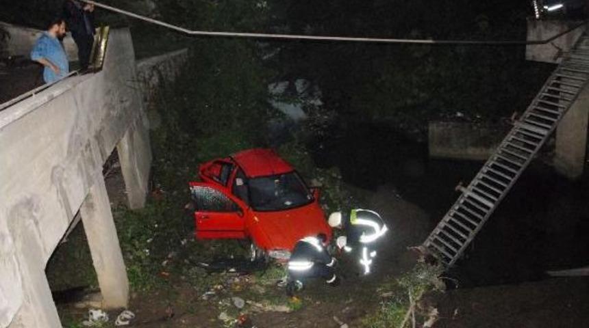 Otomobil Dereye U&ccedil;tu: 5 Yaralı