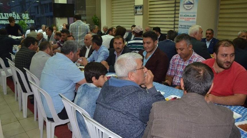 Es Ağrılılar İftarda Bir Araya Geldi