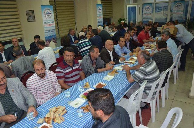 Es Ağrılılar İftarda Bir Araya Geldi 1