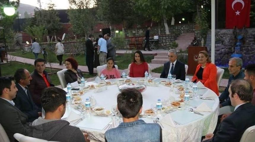 Vali Toprak, Şehit Ve Gazi Aileleriyle İftarda Buluştu