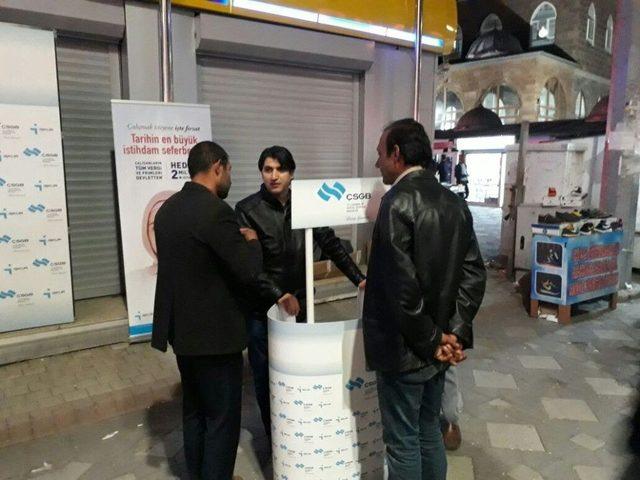 İş-kur İl M&uuml;d&uuml;r&uuml; G&uuml;ven Stant Başına Ge&ccedil;ti 1