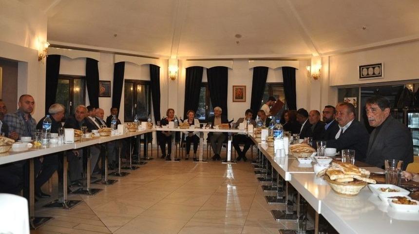 Başkan Kara&ccedil;anta, İftarda Muhtarlar Ve Basın Mensuplarıyla Bir Araya Geldi