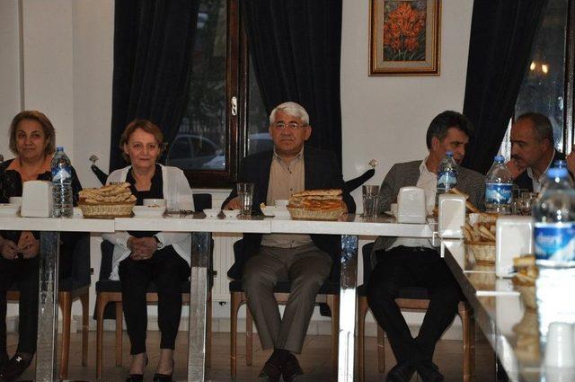 Başkan Kara&ccedil;anta, İftarda Muhtarlar Ve Basın Mensuplarıyla Bir Araya Geldi 1