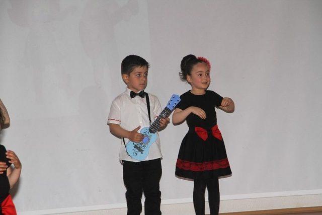 Miniklerden Yıl Sonu Etkinliği 1