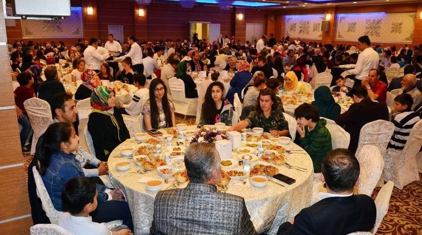 Başkan &Ccedil;etin Şehit Aileleri İle Gazileri İftarda Ağırladı