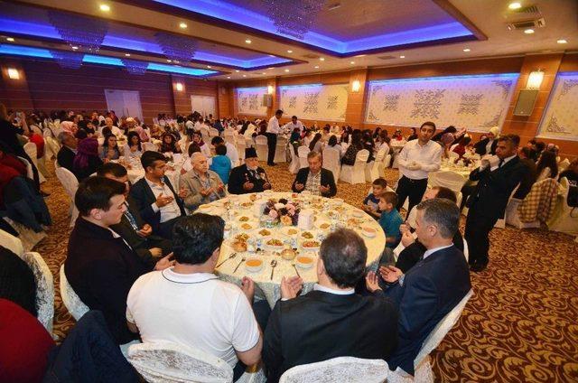 Başkan &Ccedil;etin Şehit Aileleri İle Gazileri İftarda Ağırladı 1