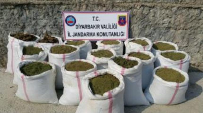 Diyarbakır'da B&uuml;y&uuml;k Operasyonda Pkk Sığınakları Ve Uyuşturucular Ele Ge&ccedil;ti