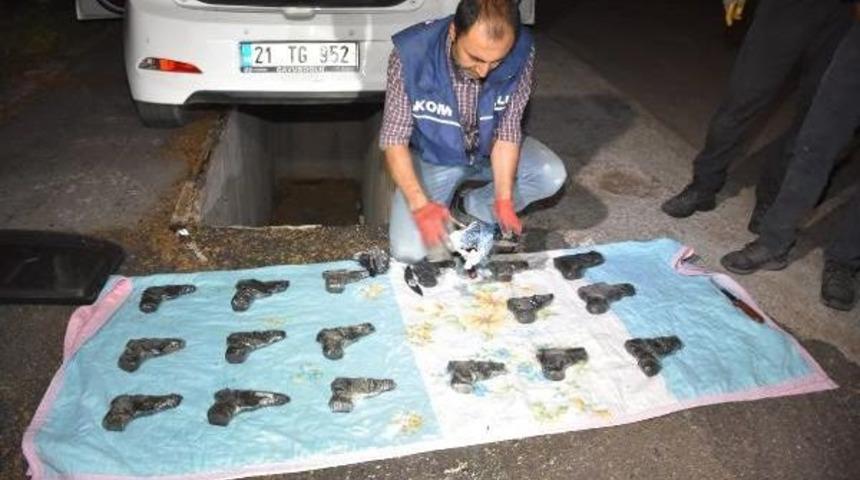 Aksaray'da Otomobilde Ele Ge&ccedil;en 18 Tabancada Pkk Ş&uuml;phesi