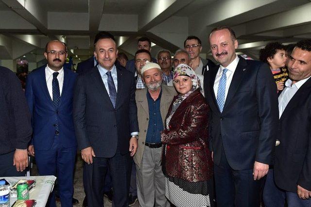 Bakan &Ccedil;avuşoğlu İftarda Mamaklılarla Buluştu 1