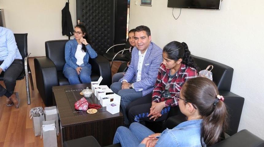 Muşlu İş Adamı Teog Birincilerini &Ouml;d&uuml;llendirdi