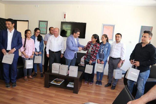 Muşlu İş Adamı Teog Birincilerini &Ouml;d&uuml;llendirdi 1