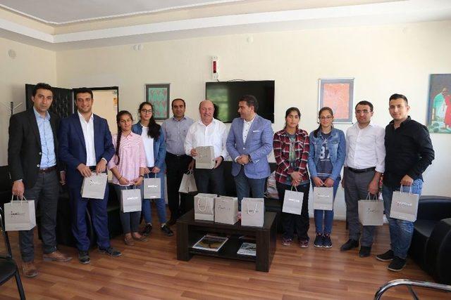 Muşlu İş Adamı Teog Birincilerini &Ouml;d&uuml;llendirdi 2