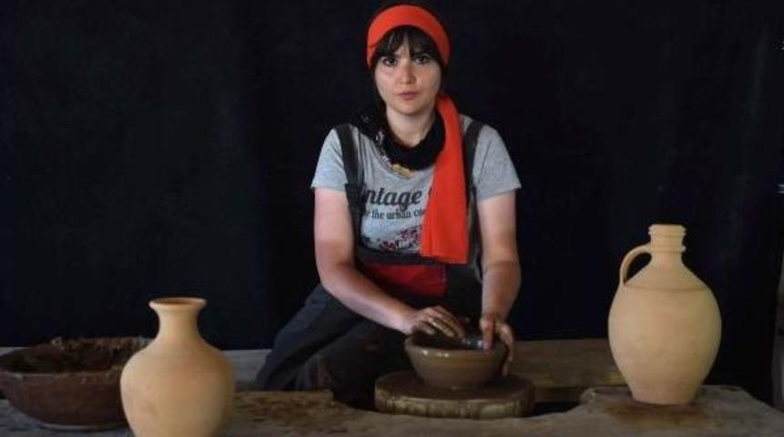 &Uuml;niversite &Ouml;ğrencileri Geleneksel &Ccedil;&ouml;mlek Yapımını &Ouml;ğreniyor