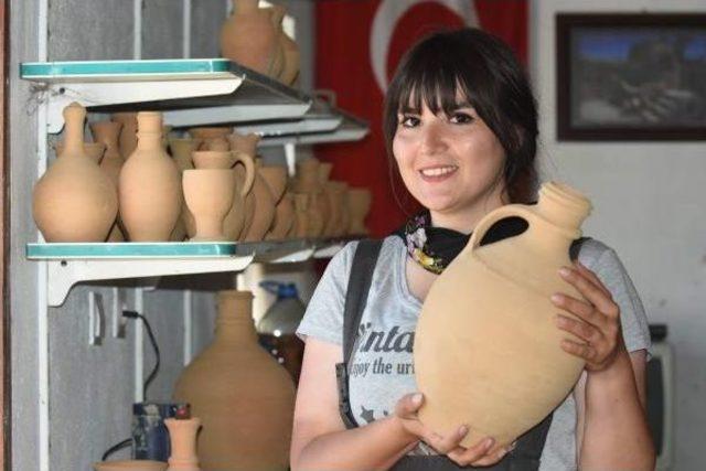 &Uuml;niversite &Ouml;ğrencileri Geleneksel &Ccedil;&ouml;mlek Yapımını &Ouml;ğreniyor 1