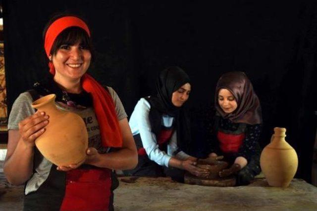 &Uuml;niversite &Ouml;ğrencileri Geleneksel &Ccedil;&ouml;mlek Yapımını &Ouml;ğreniyor 2