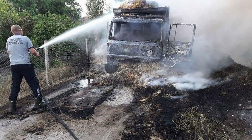 Kamyon Kasasındaki Saman Balyası Elektrik Teline &Ccedil;arptı: 2 Yaralı