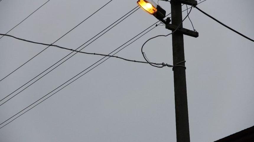 G&uuml;nd&uuml;z Vakti Yanan Sokak Aydınlatma Lambaları Tepki &Ccedil;ekti