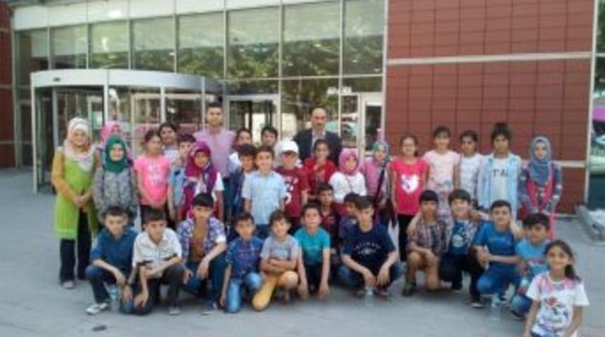 İmamhatip Ortaokulu &Ouml;ğrencilerinin Sinema Keyfi