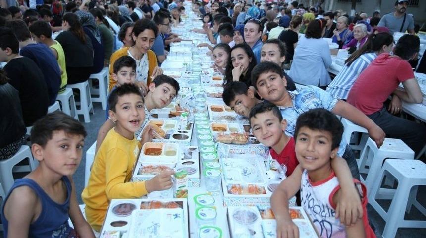 Mahalle İftarlarında, Ramazan&rsquo;ın Bereketini Paylaştılar