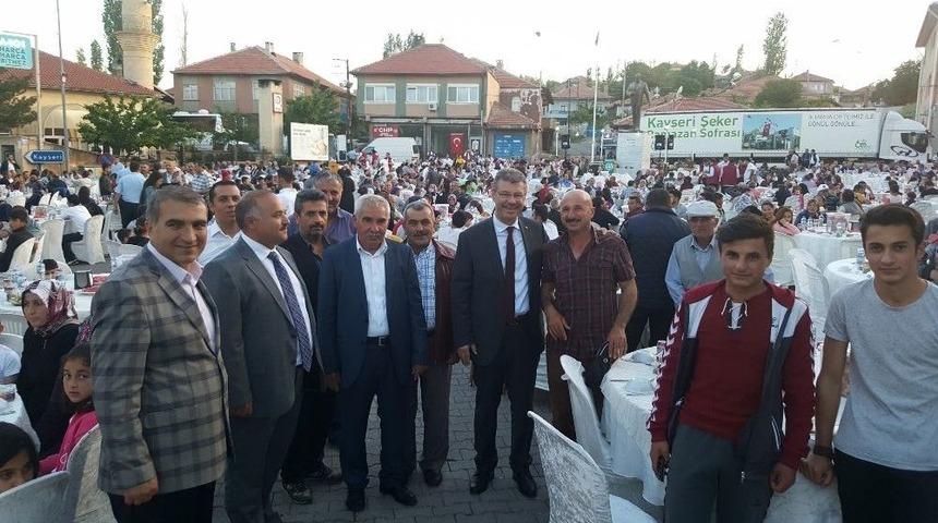 Kayseri Şeker&rsquo;in Şeker Sofrası, Gemerek Cumhuriyet Meydanı&rsquo;nda Kuruldu