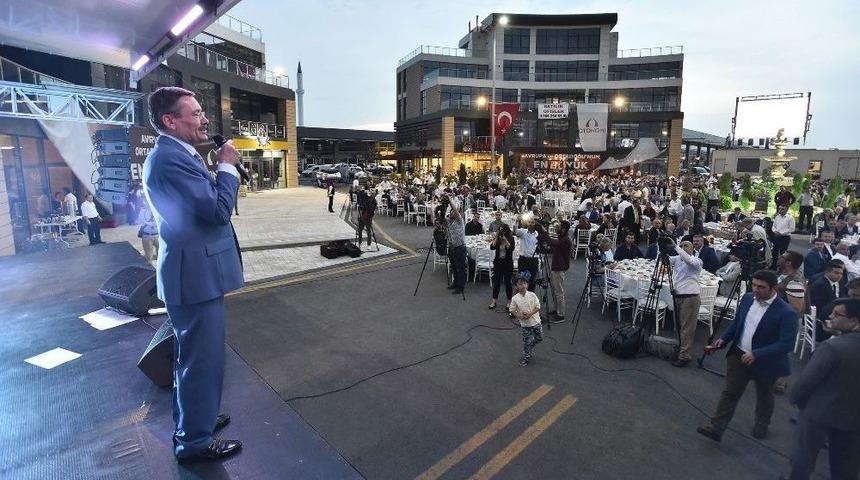 G&ouml;k&ccedil;ek, "otonomi" Esnafının İftarına Katıldı