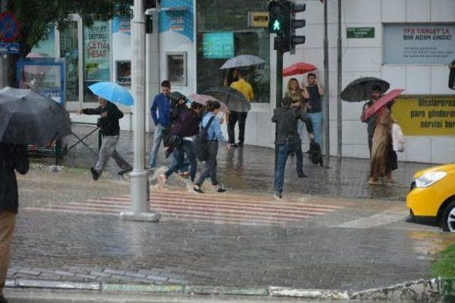 Bursa’Da Sağanak Yağmur Etkili Oldu