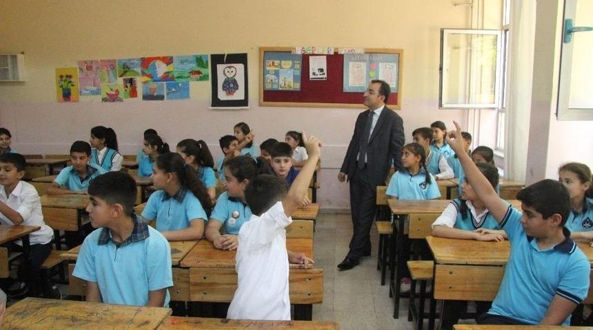 (&ouml;zel Haber) Suriye Sınırındaki Kilis&rsquo;te 30 Bin T&uuml;rk Ve Suriyeli &Ouml;ğrenci Karne Aldı