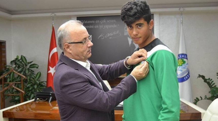 Başkan Kayda, T&uuml;rkiye 2.sini Altınla &Ouml;d&uuml;llendirdi