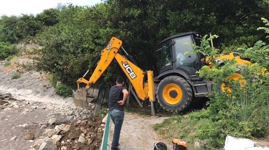 Ceneviz Kalesi Plajı Pırıl Pırıl Oldu