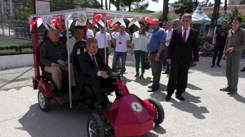 Meslek Liseli &Ouml;ğrenciler G&uuml;neş Enerjisiyle &Ccedil;alışan Otomobil Yaptı
