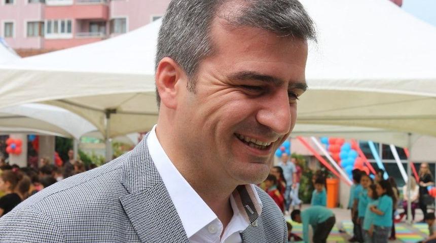 &Ouml;ğrencilere Mezuniyet Hediyeleri Başkan C&uuml;neyt Yemenici&rsquo;den