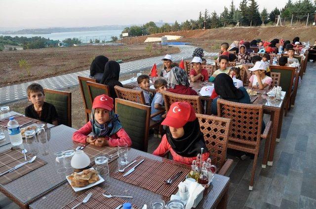 Adalet &Ccedil;alışanlarından Şehit Aileleri Ve Suriyeli Yetimlere İftar 1