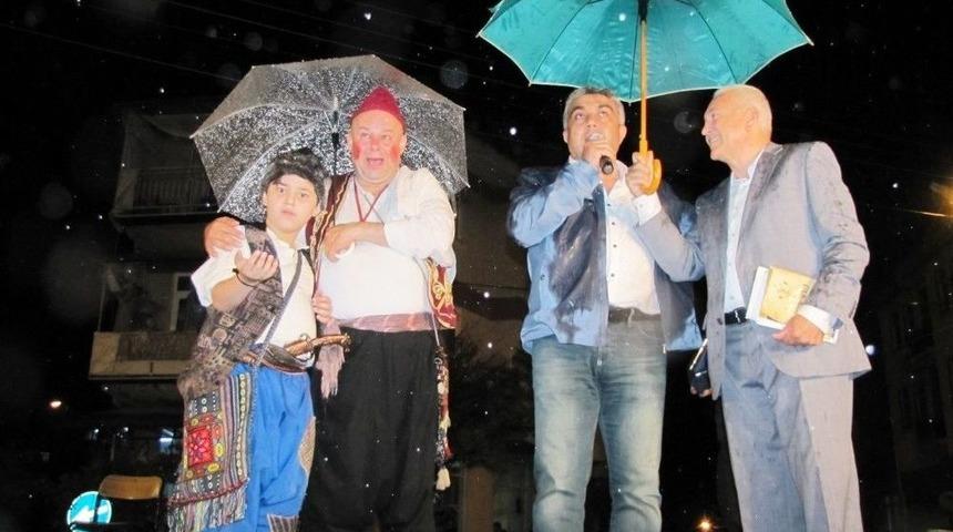 Hisarcık Belediyesinin Ramazan Programına Yağmur S&uuml;rprizi