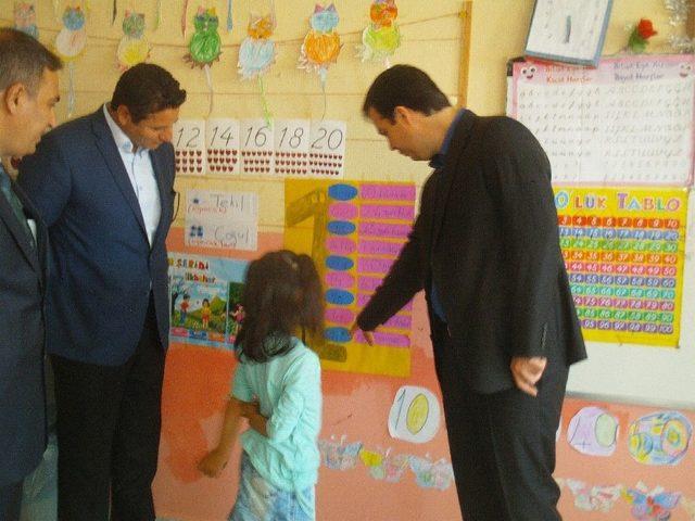 &Ouml;zalp İl&ccedil;esinde Karne Sevinci 1