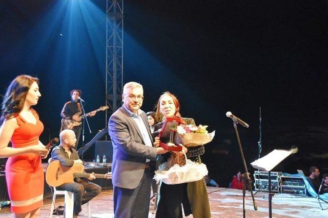 Festivalin 1. Gününde Yıldızlar Geçidi