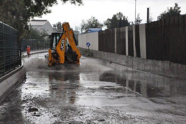 Kocaeli’de Sağanak Yağış Hayatı Olumsuz Etkilyor