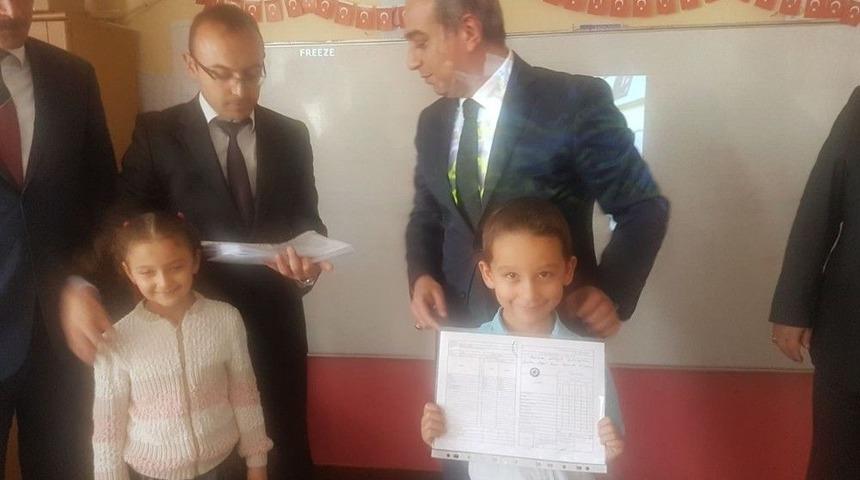 Kaymakam G&uuml;rb&uuml;z Karne Dağıttı