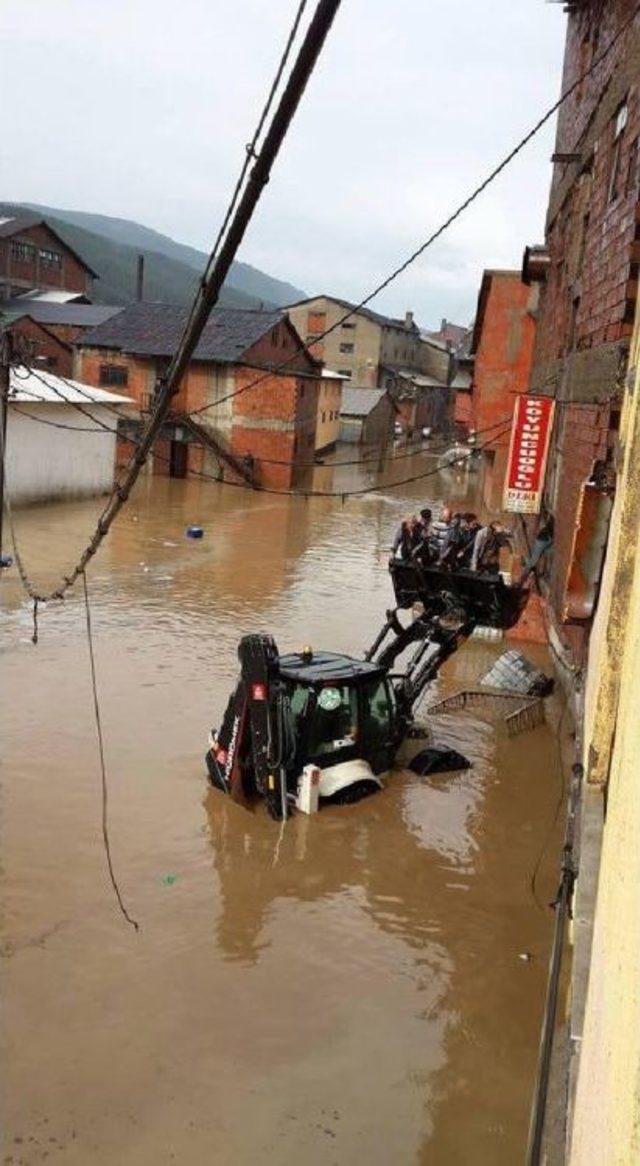 Gerede'de Yağmur Sele Yol Açtı