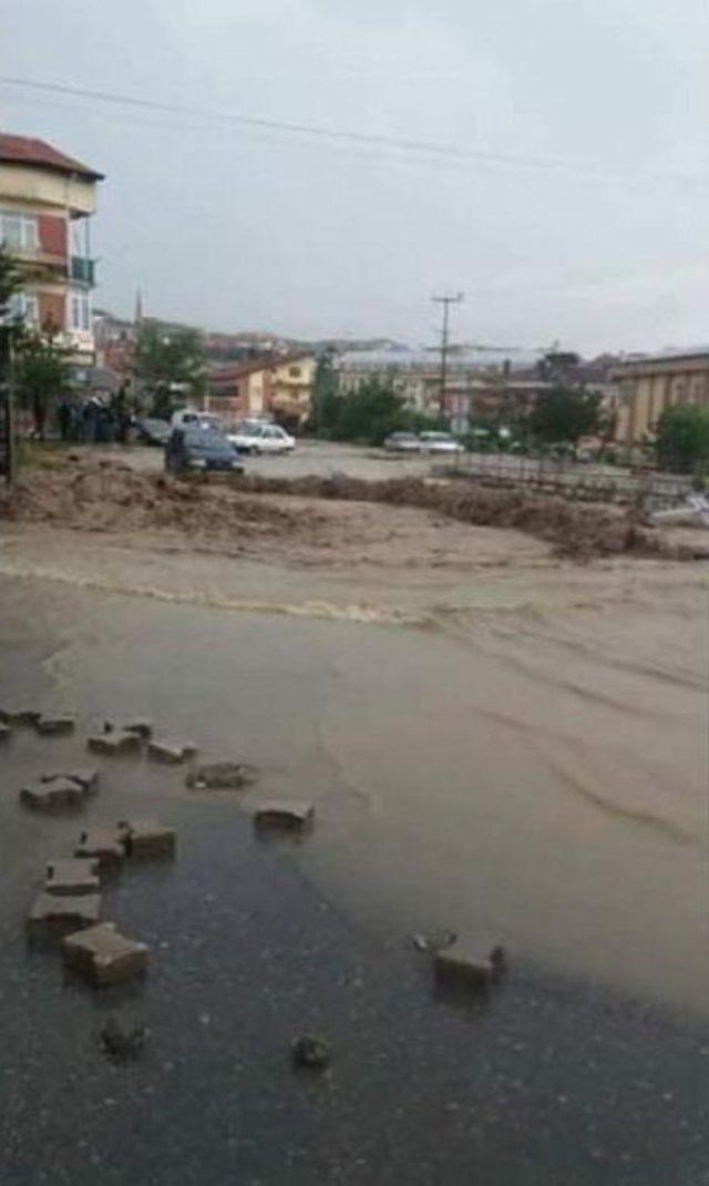 Gerede'de Yağmur Sele Yol Açtı