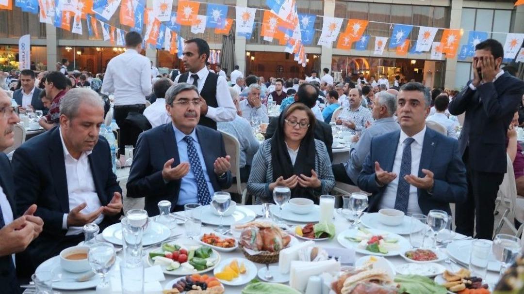 Şahinbey&rsquo;de Ak Parti&rsquo;den Birlik Ve Beraberlik İftarı