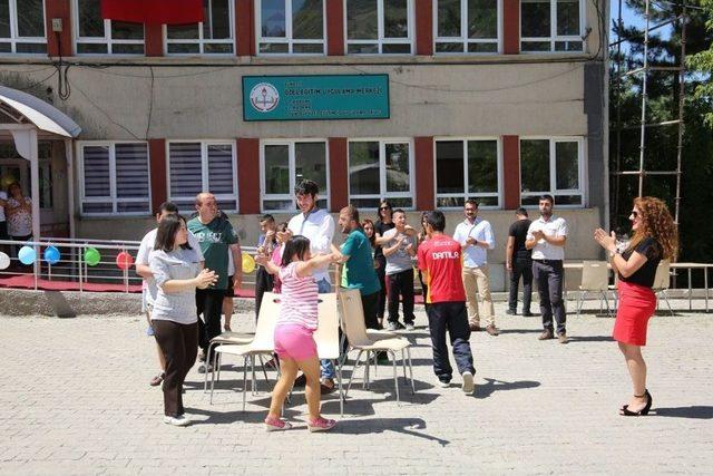 Tunceli’de 9 Bin 836 Öğrenci Karne Aldı